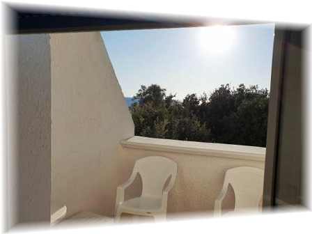 vista terrazzo laterale camera hotel caraibisiaco sul mare puglia vista terrazzo laterale camera hotel caraibisiaco sul mare puglia